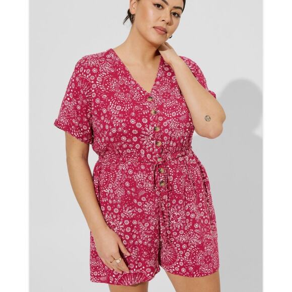 Torrid Abstract‎ Floral Cranberry Red Romper Size 3 Boho Casual Leisure - Picture 1 of 7